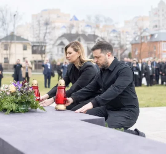 Президент України Володимир Зеленський та його дружина Олена Зеленська відзначають четверту річницю різанини в Бучі 31 березня 2026 року