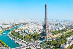 Ейфелева вежа у Парижі
