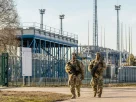угорські військові охороняють енергетичний об'єкт