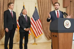 Американські посли Джаред Кушнер, Стів Віткофф і Віп Венс в Ісламабаді після переговорів з іранськими урядовцями.