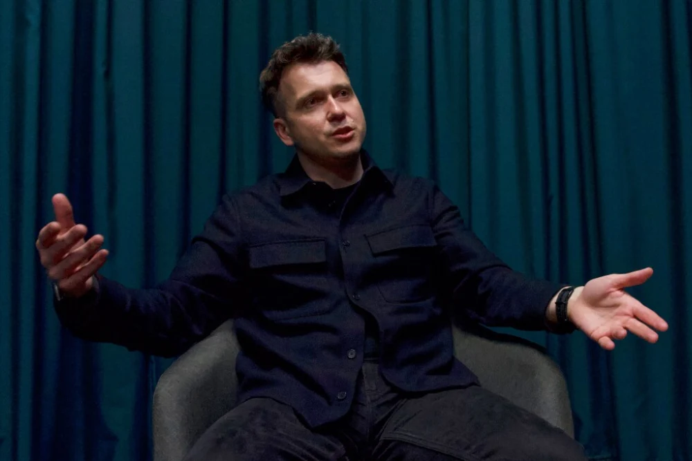 Данило Цвок, керівник Центру оборонної штучної інтелекту Міністерства оборони України, виступає під час інтерв’ю з агентством «AP» у Києві, Україна, 24 квітня 2026 року.