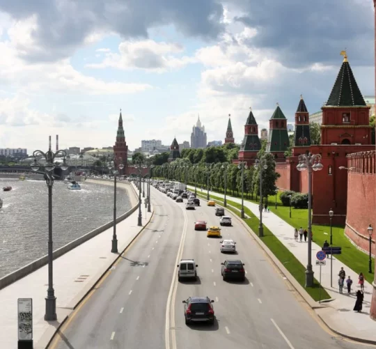 місто Москва - Кремль біля річки Москва