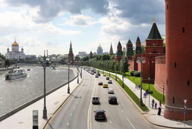 місто Москва - Кремль біля річки Москва