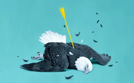 орел уражений жовтою стрілою