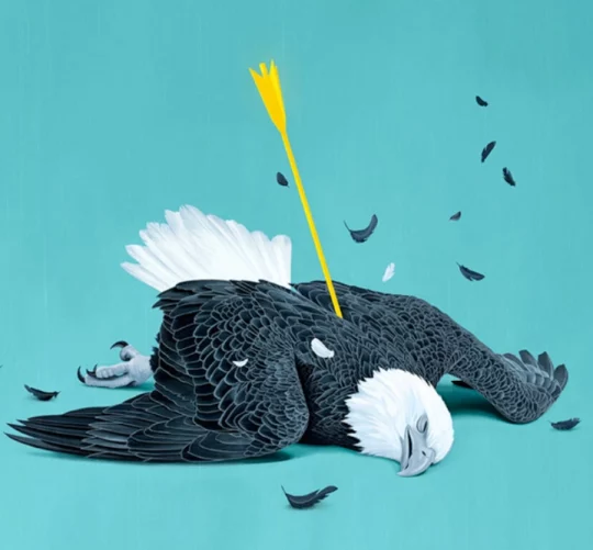 орел уражений жовтою стрілою