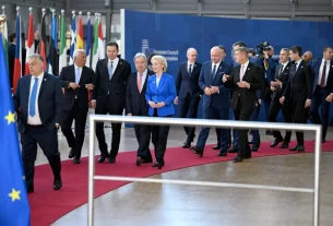 Лідери ЄС збираються перед сімейним фото на саміті ЄС у Брюсселі 19 березня