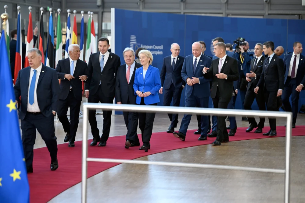 Лідери ЄС збираються перед сімейним фото на саміті ЄС у Брюсселі 19 березня