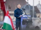 Петер Мадьяр, угорська опозиція, лідер партії Тіса, виголошує промову на демонстрації під час вшанування Угорської революції 1948–49 років у Будапешті 15 березня