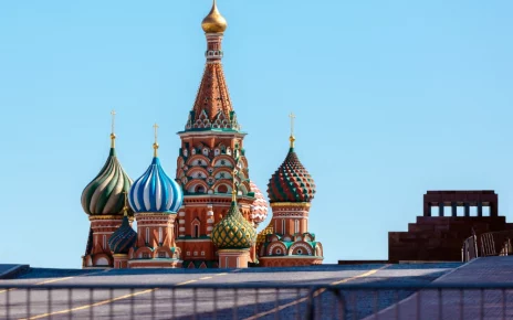 Червона площа Кремля вигляд на мавзолей та храм блаженного Василія