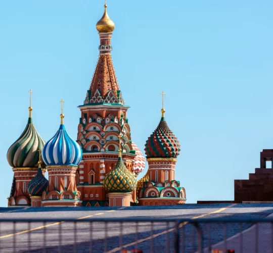 Червона площа Кремля вигляд на мавзолей та храм блаженного Василія