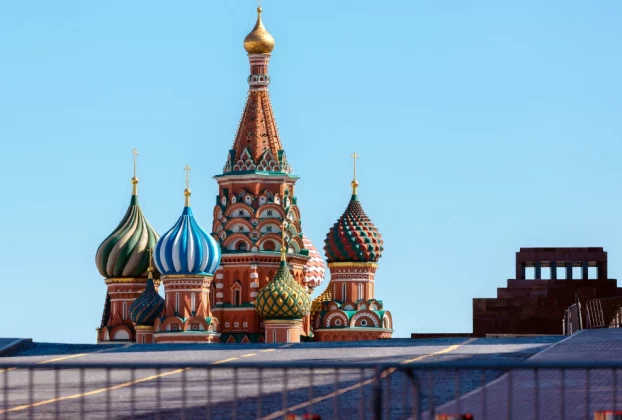 Червона площа Кремля вигляд на мавзолей та храм блаженного Василія