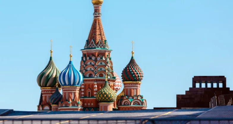 Червона площа Кремля вигляд на мавзолей та храм блаженного Василія