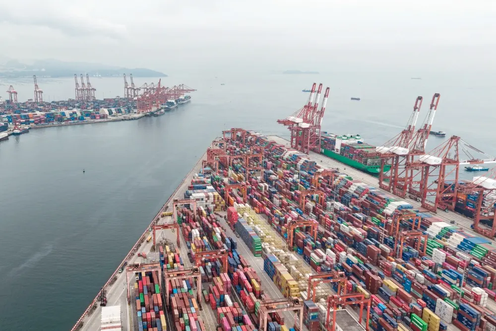 Контейнерні термінали в Шеньчжені, Китай.