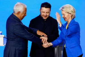 Антоніу Коста, Володимир Зеленський та Урсула фон дер Ляєн на прес-конференції до четвертої річниці повномасштабного вторгнення Росії в Україну