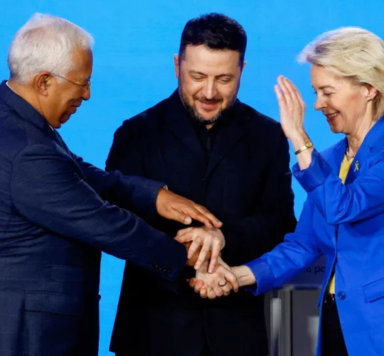 Антоніу Коста, Володимир Зеленський та Урсула фон дер Ляєн на прес-конференції до четвертої річниці повномасштабного вторгнення Росії в Україну