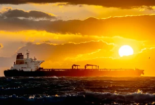 Нафтовий танкер «Дейна», що плавав під прапором Мозамбіку