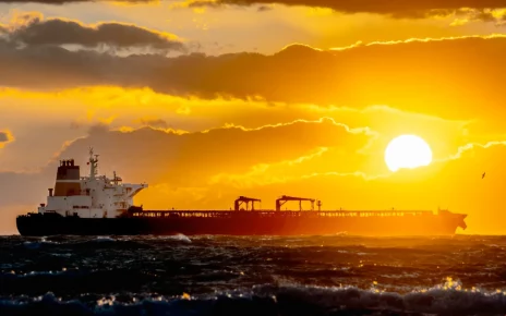 Нафтовий танкер «Дейна», що плавав під прапором Мозамбіку