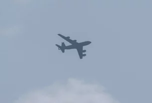 Пасажирський літак у небі