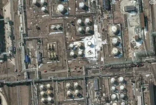 На супутниковому знімку видно пошкодження російського нафтопереробного заводу після нічного удару збройних сил України в ході російсько-українського конфлікту в Ярославлі, на північному сході від Москви, Росія