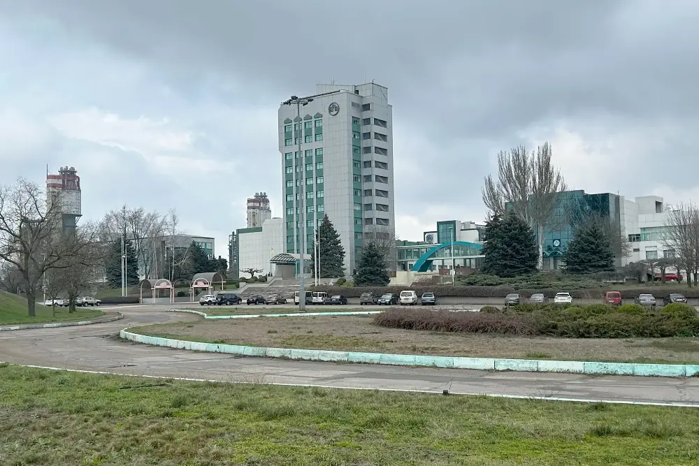 Одеський припортовий завод — один із найбільших виробників добрив у Європі та перлина української промисловості, історія якої сягає радянських часів