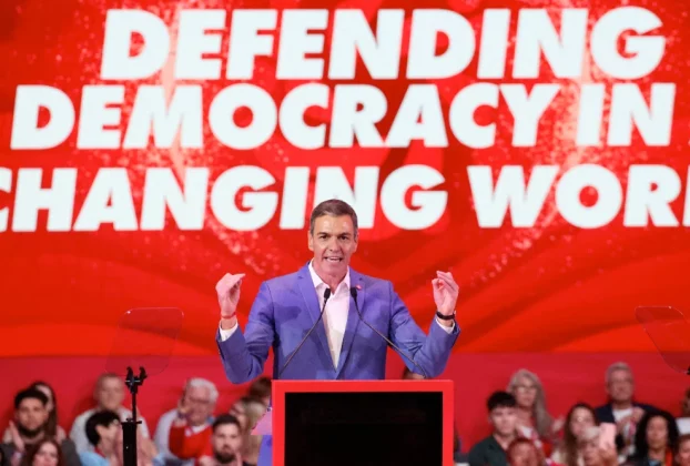 Педро Санчес виступає на саміті Глобальної прогресивної мобілізації в Барселоні, 18 квітня 2026 року