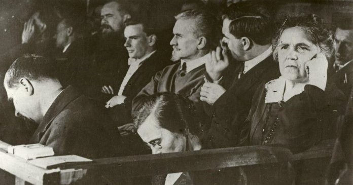 Людмила Старицька-Черняхівська під час процесу СВУ. Харків, 1930 рік. Фото з фондів Музею видатних діячів української культури