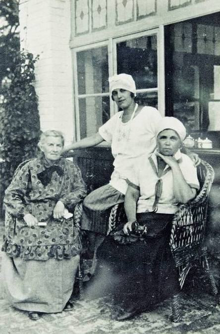 Олена Пчілка, Вероніка Черняхівська, Людмила Старицька-Черняхівська, 1927 рік