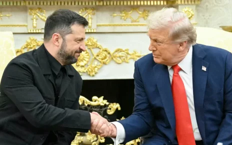 Володимир Зеленський та Дональд Трамп тиснуть один одному руки
