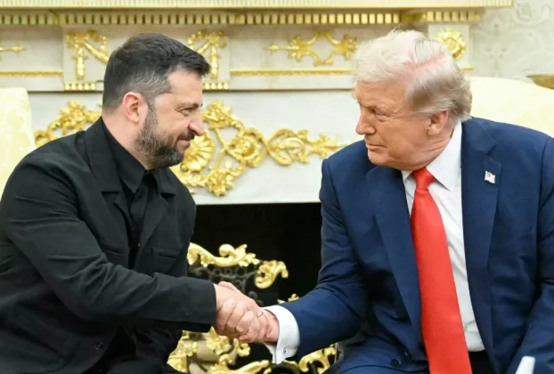 Володимир Зеленський та Дональд Трамп тиснуть один одному руки