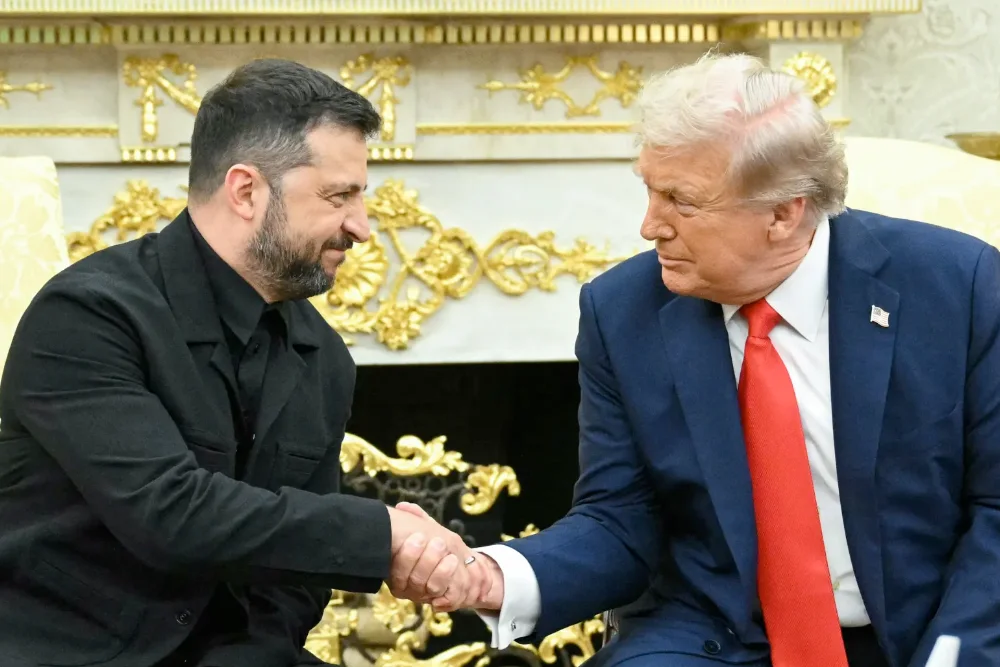 Володимир Зеленський та Дональд Трамп тиснуть один одному руки