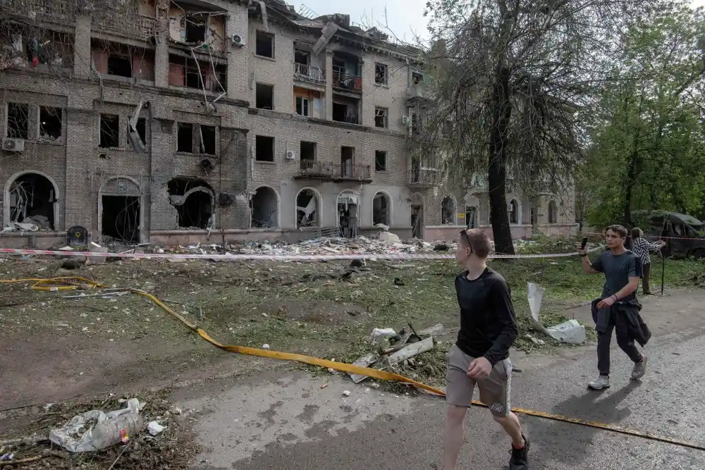 У ніч на понеділок Росія продовжила обстріл міста Дніпро