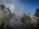 українська піхота змінює позицію переміщюючись за допомогою дрона