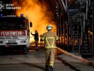 Українська рятувальна служба реагує на пожежу в південній Одеській області України після російської атаки вночі в неділю, 3 травня 2026 року.