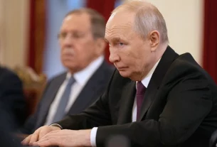 Президент Росії Володимир Путін бере участь у переговорах з міністром закордонних справ Ірану Аббасом Арагчі в Санкт-Петербурзі 27 квітня 2026 року