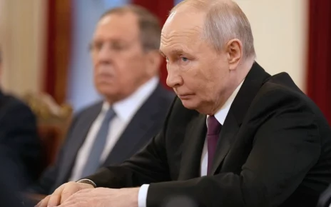 Президент Росії Володимир Путін бере участь у переговорах з міністром закордонних справ Ірану Аббасом Арагчі в Санкт-Петербурзі 27 квітня 2026 року