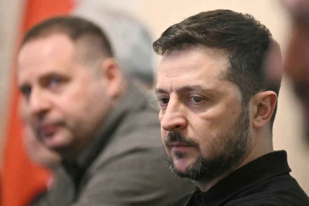 Андрій Єрмак на задньому фоні Володимира Зеленського
