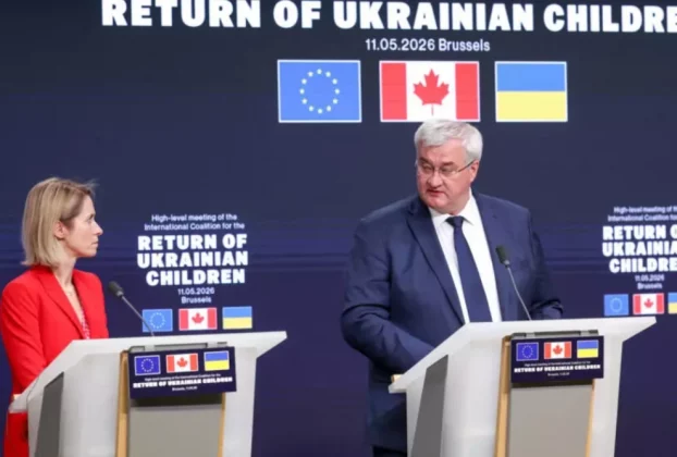 Голова зовнішньої політики ЄС Кая Каллас та міністр закордонних справ України Андрій Сибіха виступають на прес-конференції напередодні засідання високого рівня Міжнародної коаліції за повернення українських дітей у Брюсселі, 11 травня 2026 року