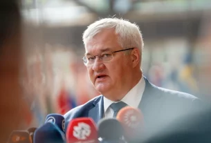 Міністр закордонних справ України Андрій Сибіха спілкується з журналістами