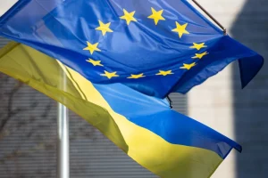 прапори України та ЄС