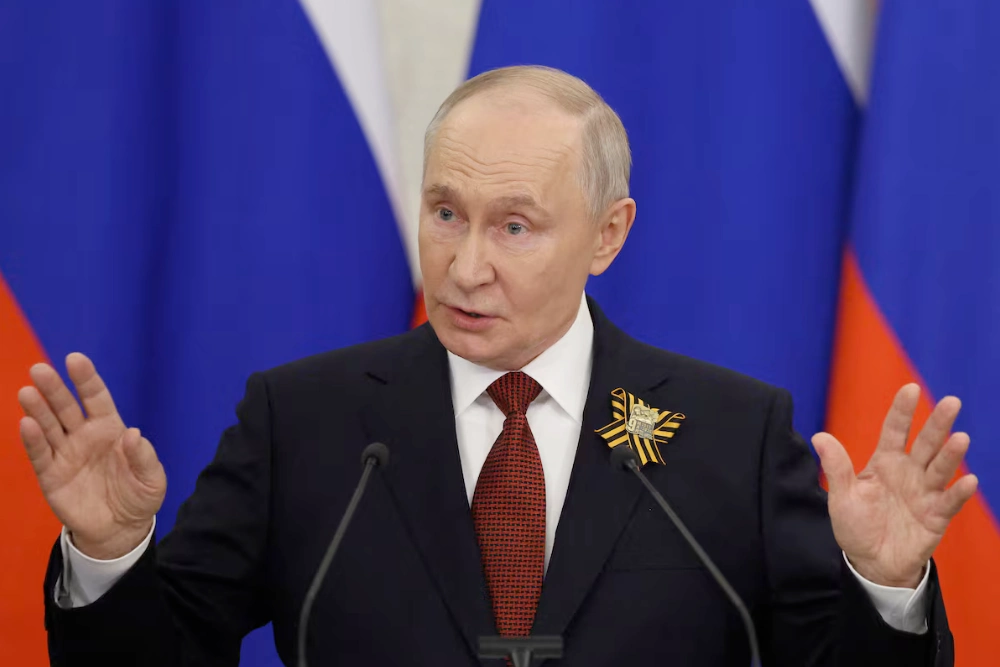 Володимир Путін жестикулює