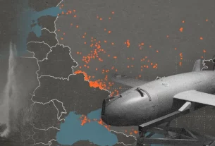 ілюстрація карти на фоні дальнобійної ракети