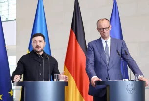 Канцлер Німеччини Фрідріх Мерц та президент України Володимир Зеленський беруть участь у прес-конференції в день німецько-українських урядових консультацій у канцелярії в Берліні, Німеччина, 14 квітня 2026 року