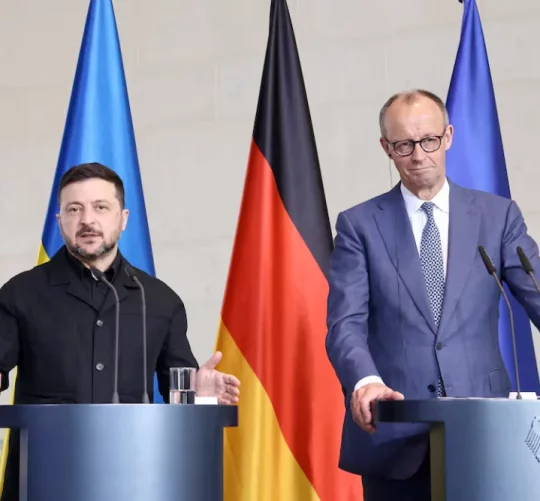 Канцлер Німеччини Фрідріх Мерц та президент України Володимир Зеленський беруть участь у прес-конференції в день німецько-українських урядових консультацій у канцелярії в Берліні, Німеччина, 14 квітня 2026 року