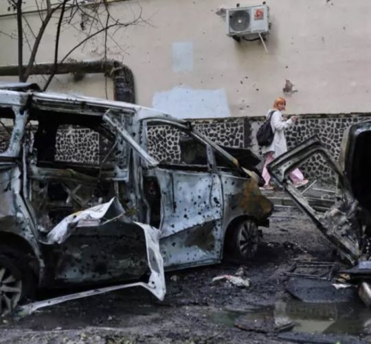 знищені автівки після ракетних ударів