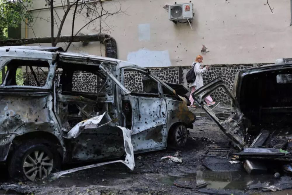 знищені автівки після ракетних ударів