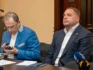 Колишній голова адміністрації президента України Андрій Єрмак (праворуч) під час судового засідання в міському суді Києва, Україна, у вівторок, 12 травня 2026 року