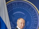 голова Володимира Путіна на фоні американських символів
