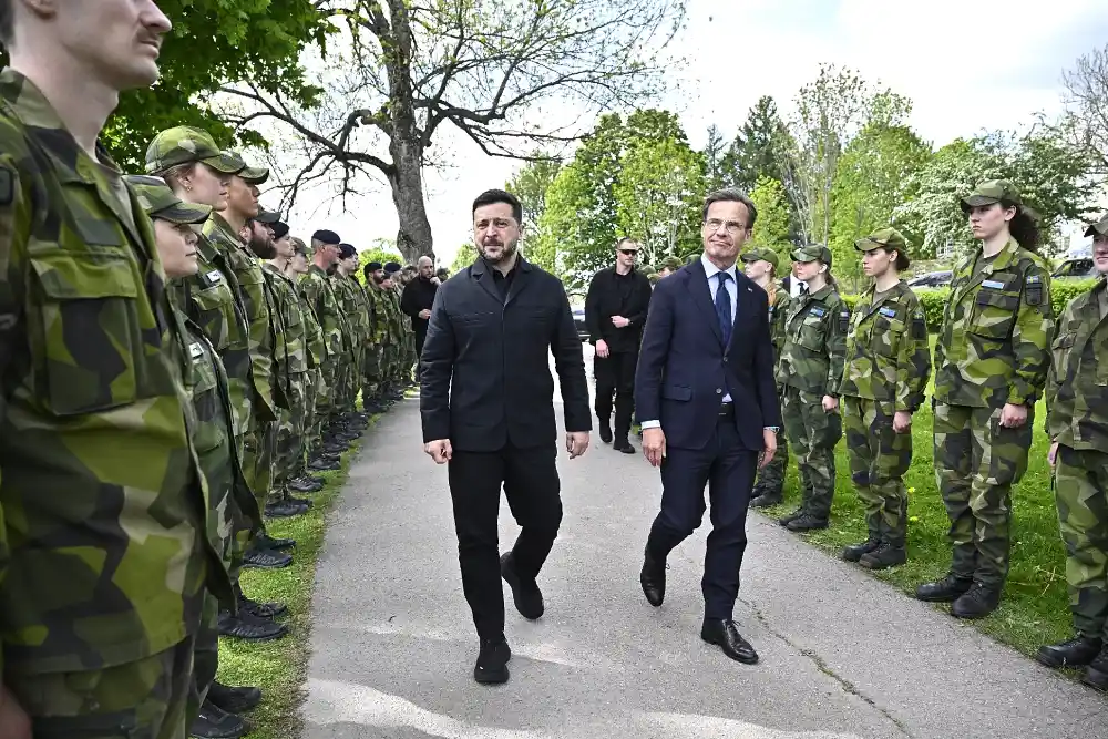 Прем'єр-міністр Швеції Ульф Крістерссон приймає президента України Володимира Зеленського на авіаційній флотилії F16 в Уппсалі, 28 травня 2026
