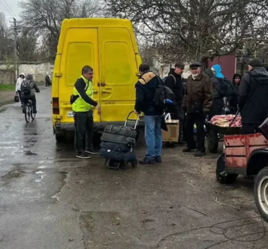 Мешканці вирушають у подорож, щоб покинути Олешки