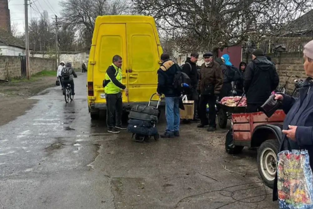 Мешканці вирушають у подорож, щоб покинути Олешки